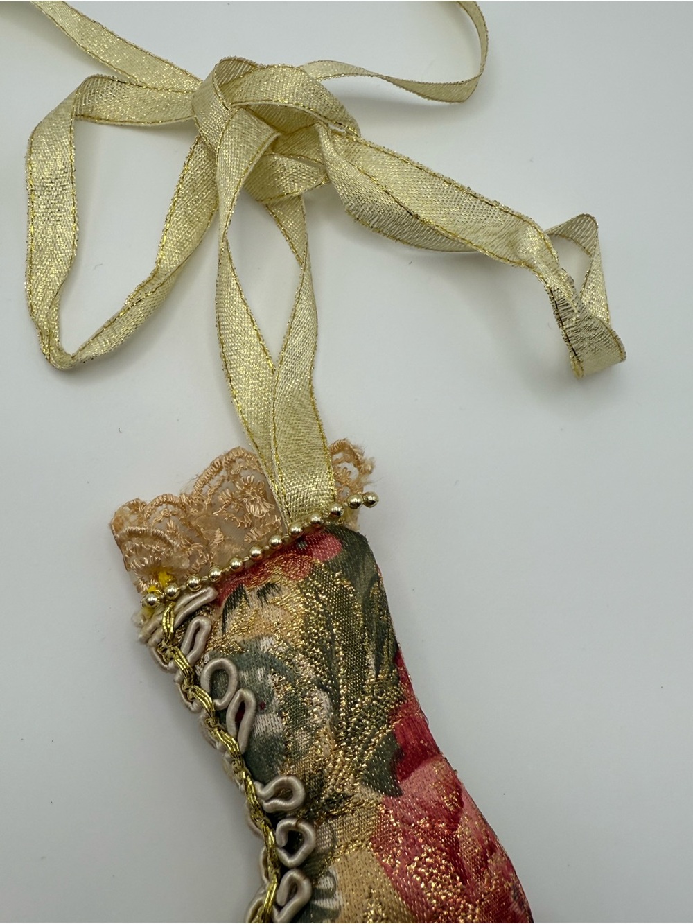 Vintage Decorative Gold and Red Victorian Ice Skate Ornaments - Picture 5 of 9